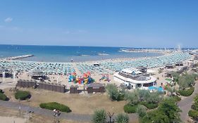 La Casa Di Clara Ombrellone Con 2 Lettini Al Lido San Giuliano Gratis E Parcheggio Privato Gratis
